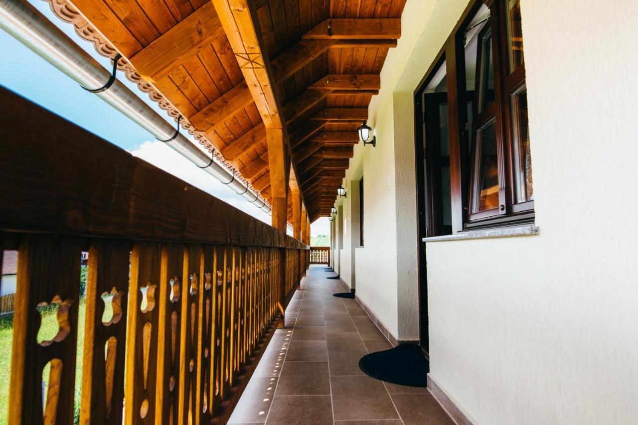 Vendégváró Panzió Lupeni  Exterior foto