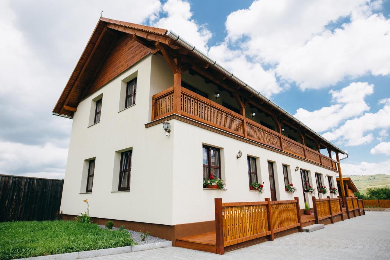 Vendégváró Panzió Lupeni  Exterior foto